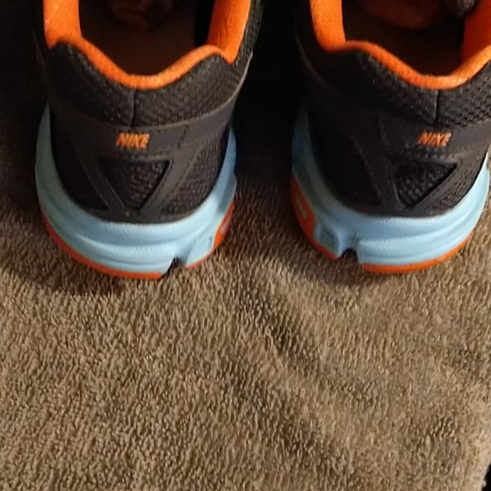 Nike shoes - Picture 3 of 4